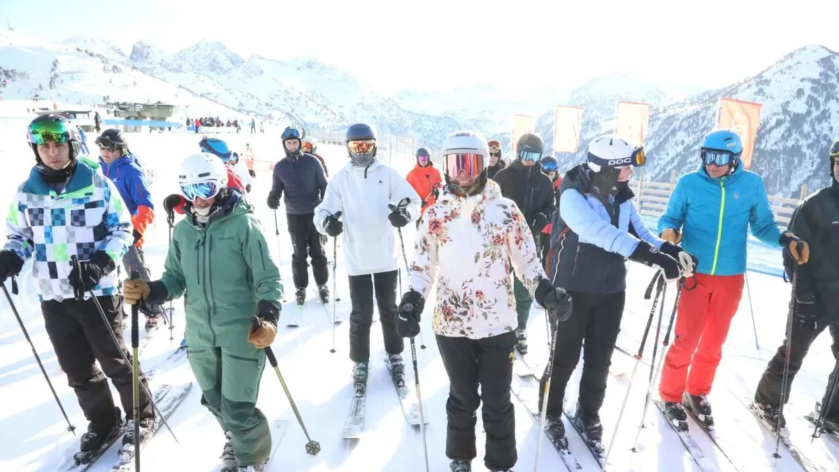 Esquiadors accedint ahir a les pistes de Baqueira des de la Bonaigua. - ORIOL BOSCH /ACN