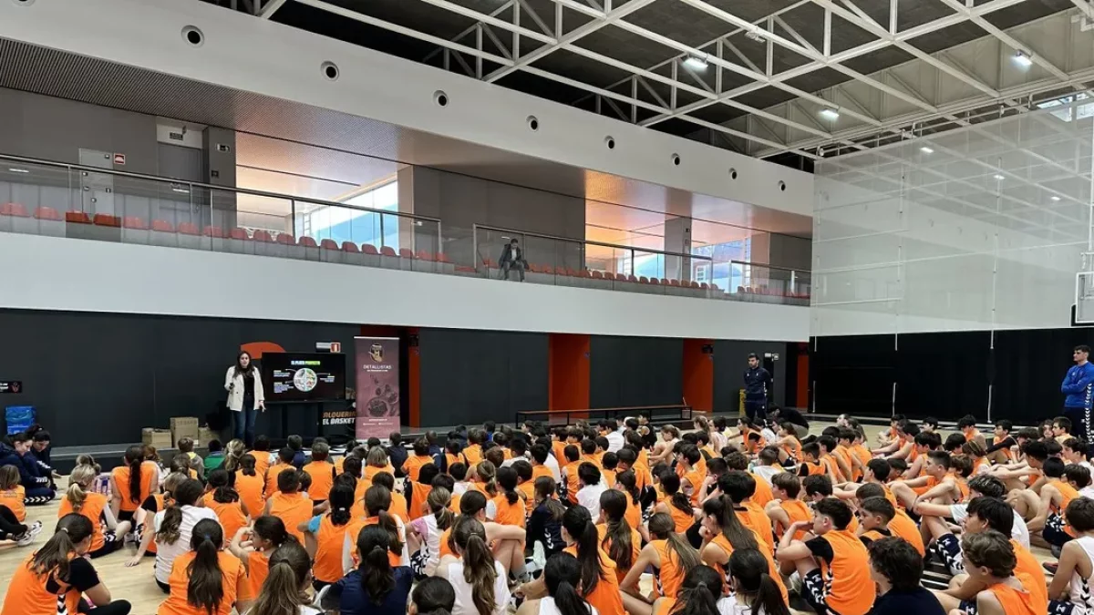 Imatge d’una de les xarrades que el grup lleidatà va oferir a la ciutat esportiva del València Basket. - GRUP VALL COMPANYS