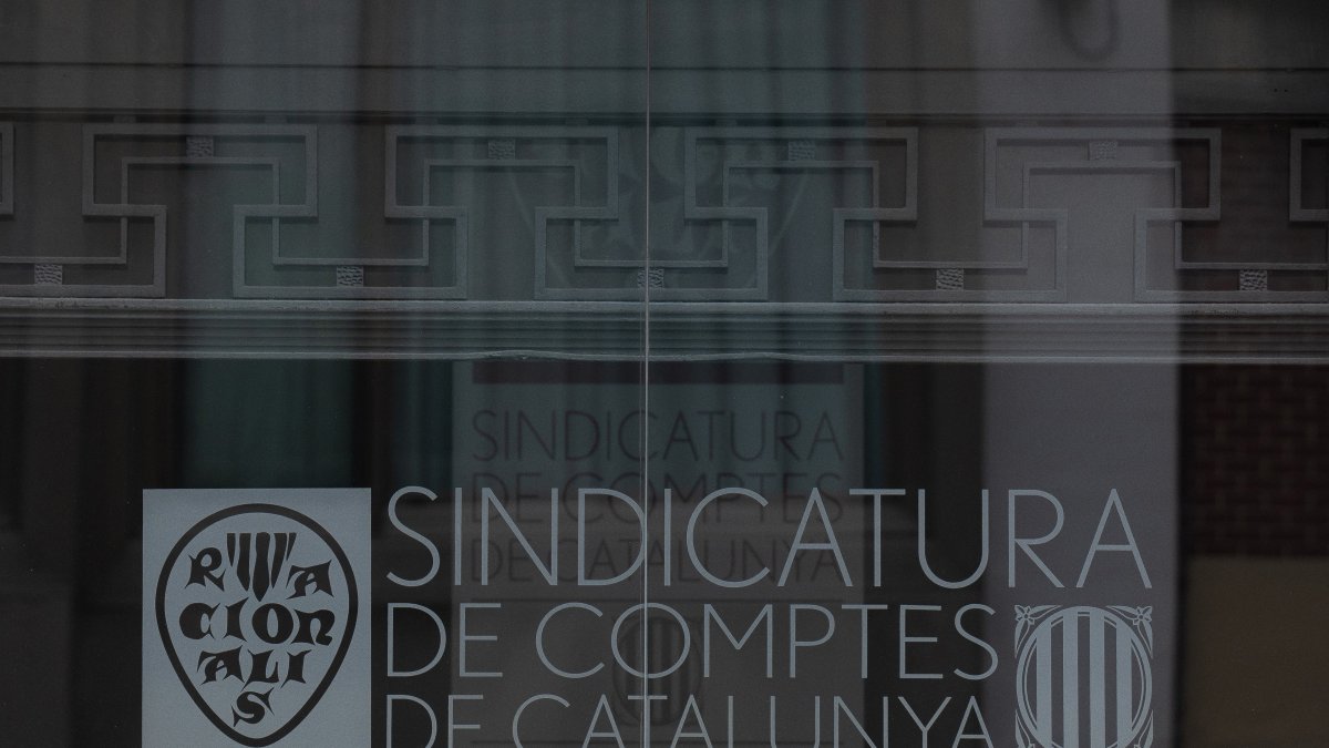 Archivo - Fachada de la sede de la Sindicatura de Comptes