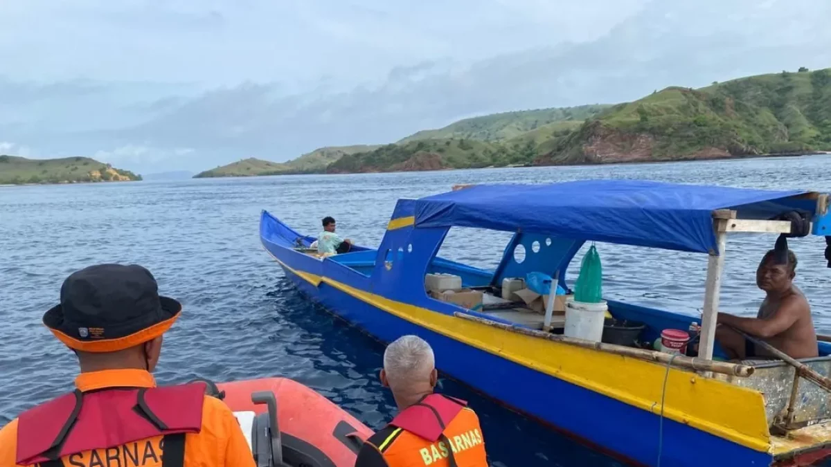 Un barco de rescate durante el operativo de búsqueda. - EFE