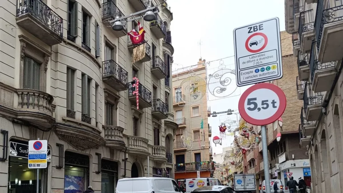 Els accessos a la Zona de Baixes Emissions estan senyalitzats i compten amb càmeres. - S.E.