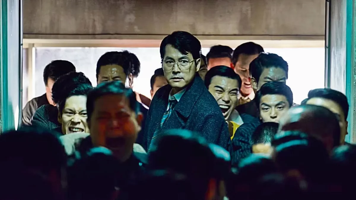 El fiscal Jang Geon-yeong (Jung Woo-sung), en una escena del show. - DISNEY+