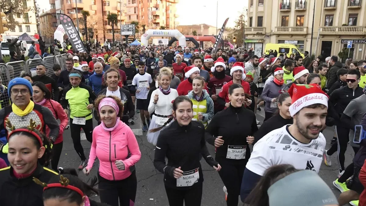En Esterri, la mayoría de corredores lucieron un gorro de Papá Noel. - ANIOL MORAL