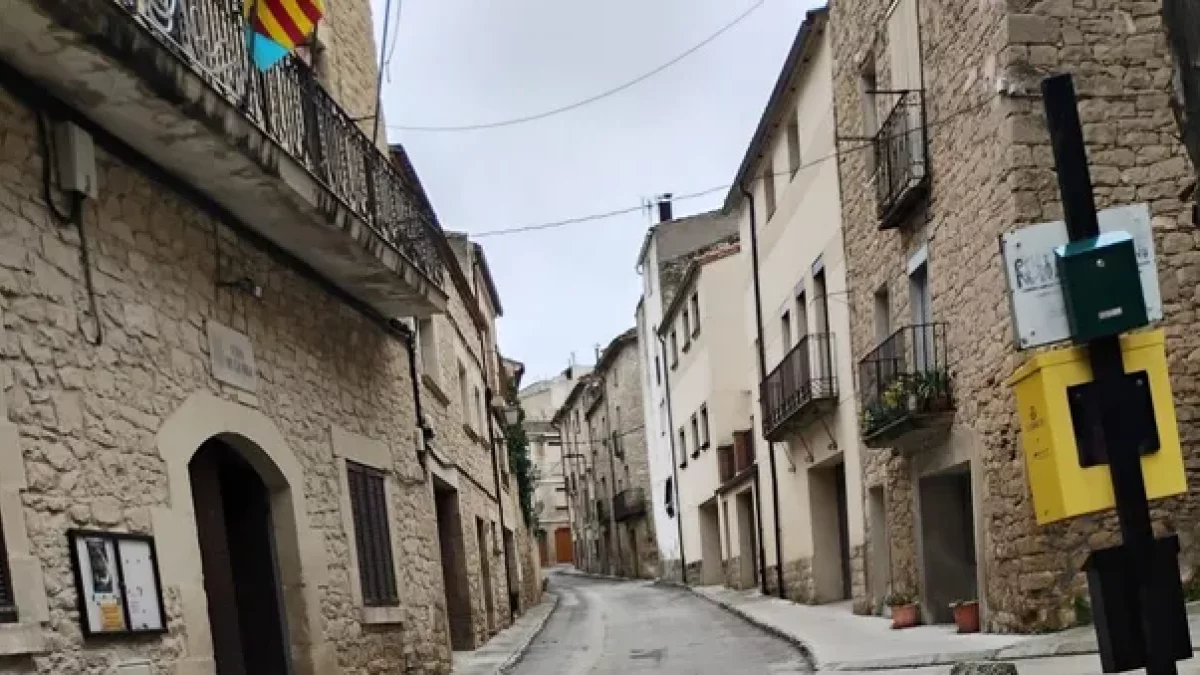 La travesía de la LV-2012 que el consistorio quiere convertir en calle.