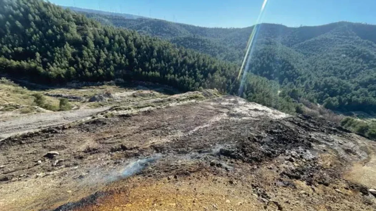 L’acumulació de restes de lignit a les antigues mines genera lixiviats d’alt poder contaminant. - ENERIPROMO