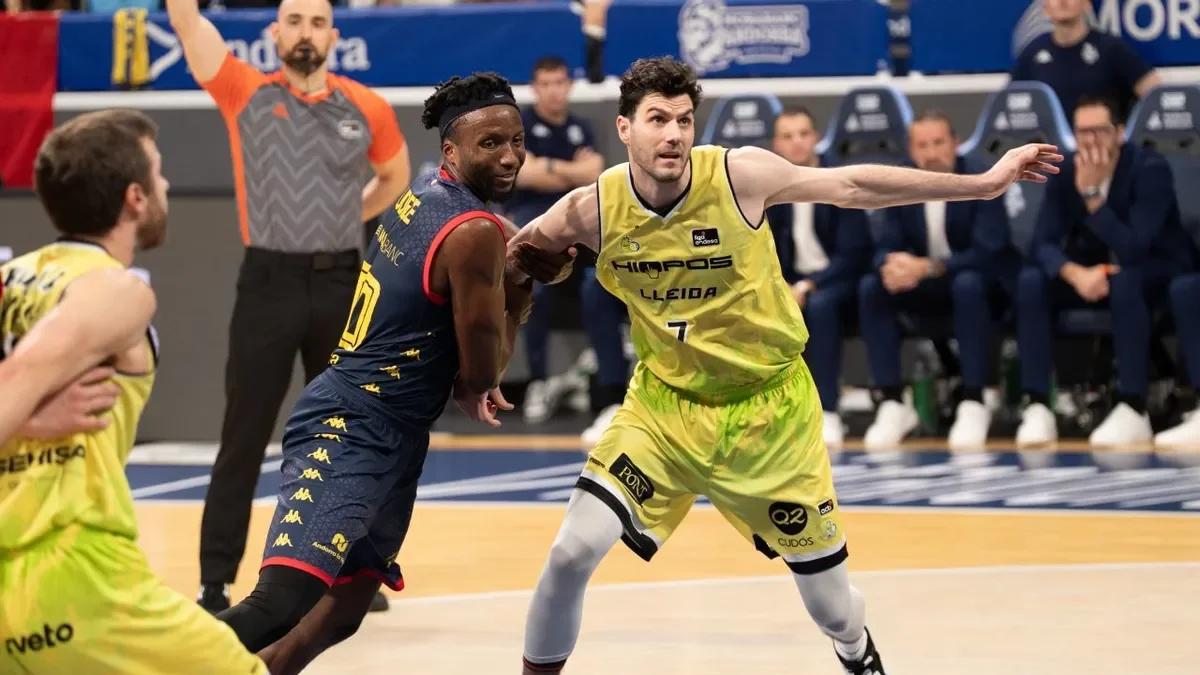 Gygy Golomán, davant d’Udeze, va tornar a ser crucial en el joc interior. - ACB PHOTO/DANI CATALÁN