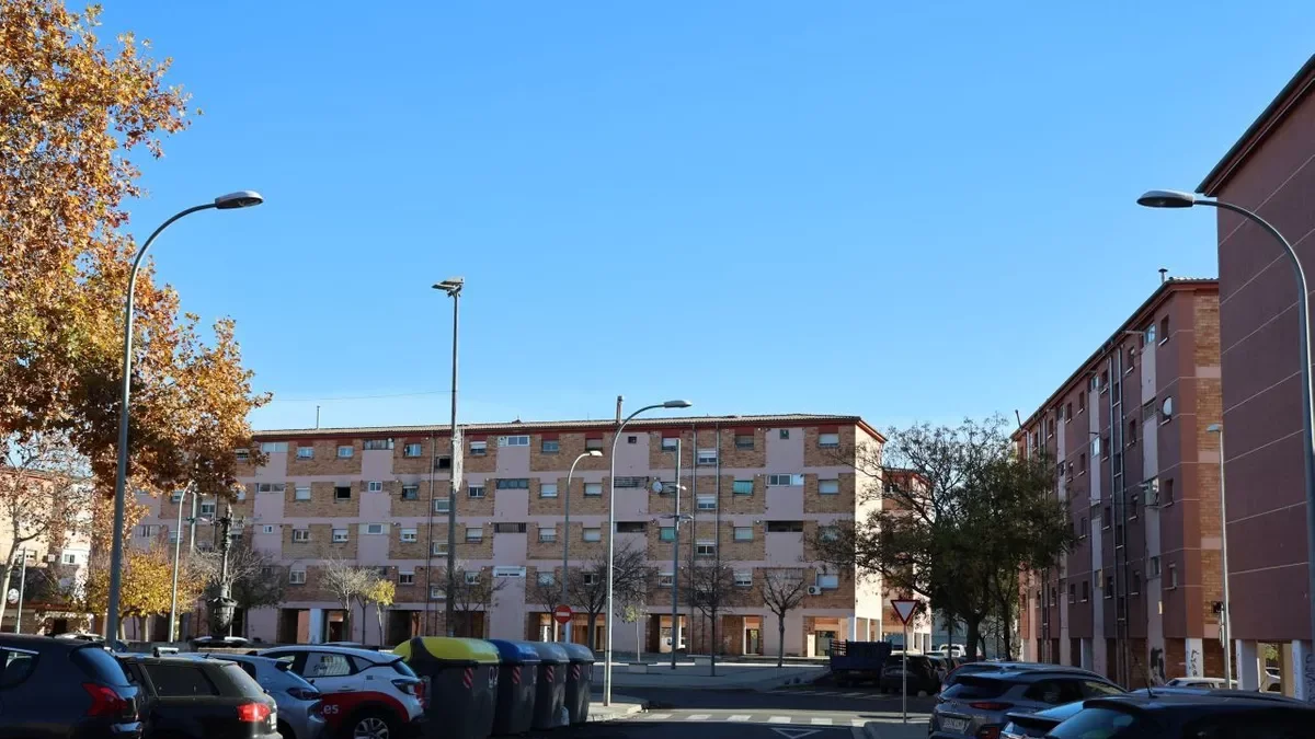 Los hechos se produjeron la medianoche del 5 de diciembre en la plaza Barcelona de la Mariola. - AMADO FORROLLA