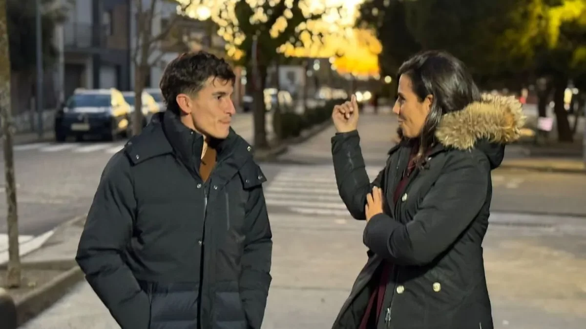 Marc Márquez i Ana Pastor, als carrers de Cervera. - ATRESMEDIA