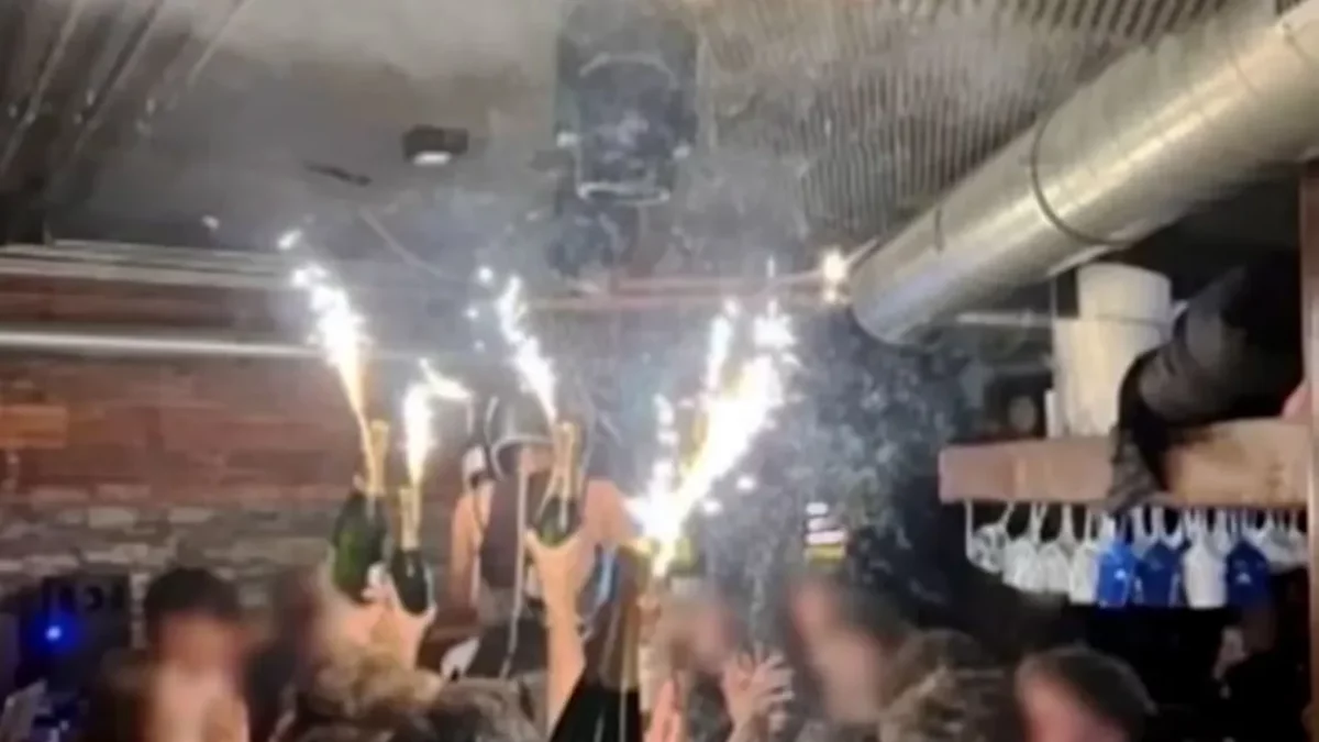 Botelles de xampany amb bengales. - EUROPA PRESS/AGENZIA FOTOGRAMMA