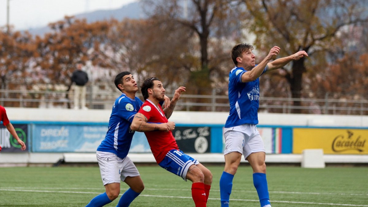 Una acción del partido del Mollerussa este domingo.