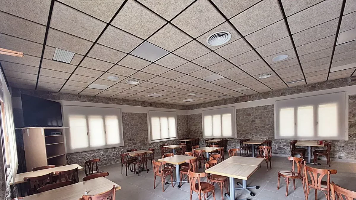 Vista actual del interior del local social.