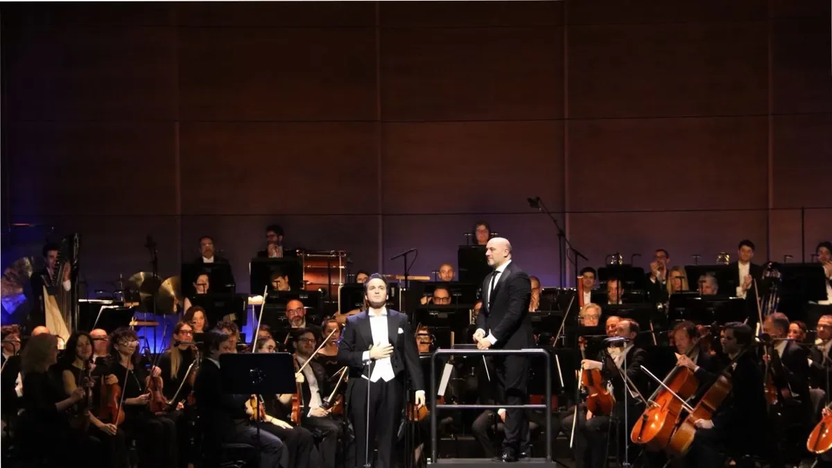 El tenor Xavier Anduaga, amb l’orquestra al Liceu. - ACN