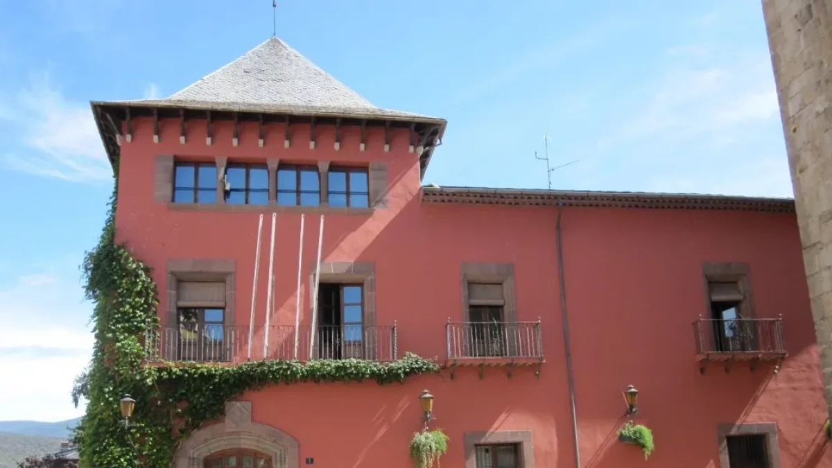 Imagen del edificio principal del ayuntamiento. - C.SANS