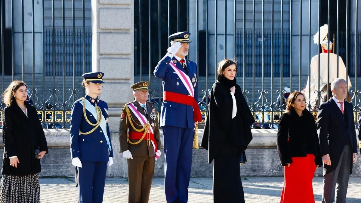 Felipe VI junto a la princesa Leonor, la reina Letizia, Margarita Robles y Fernando Grande-Marlaska. - CASA REAL