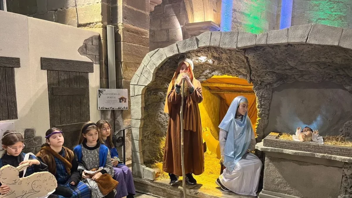 El pessebre vivent protagonitzat per nens i nenes a l’església de Linyola.
