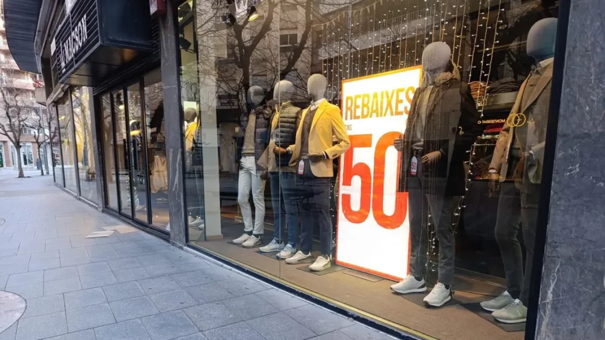 Botiga de l’Eix de rebaixes. - ES