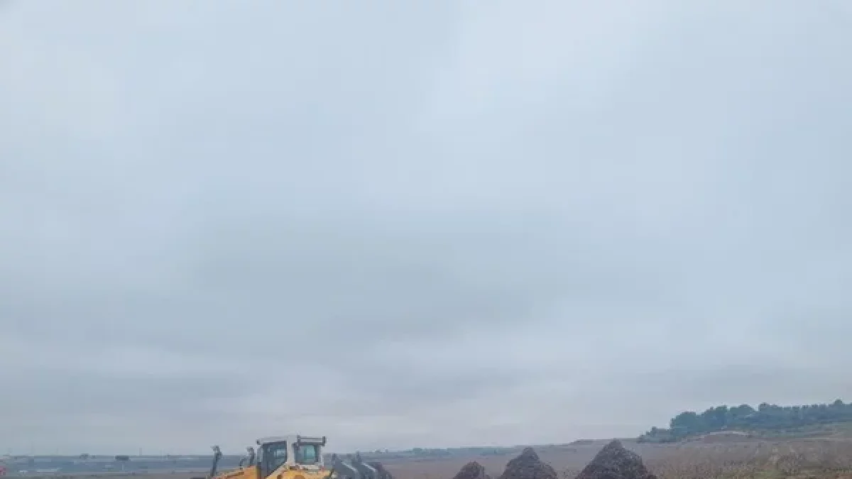 Un vehículo pesado circulando por un camino local. - AJUNTAMENT DE LES BORGES BLANQUES