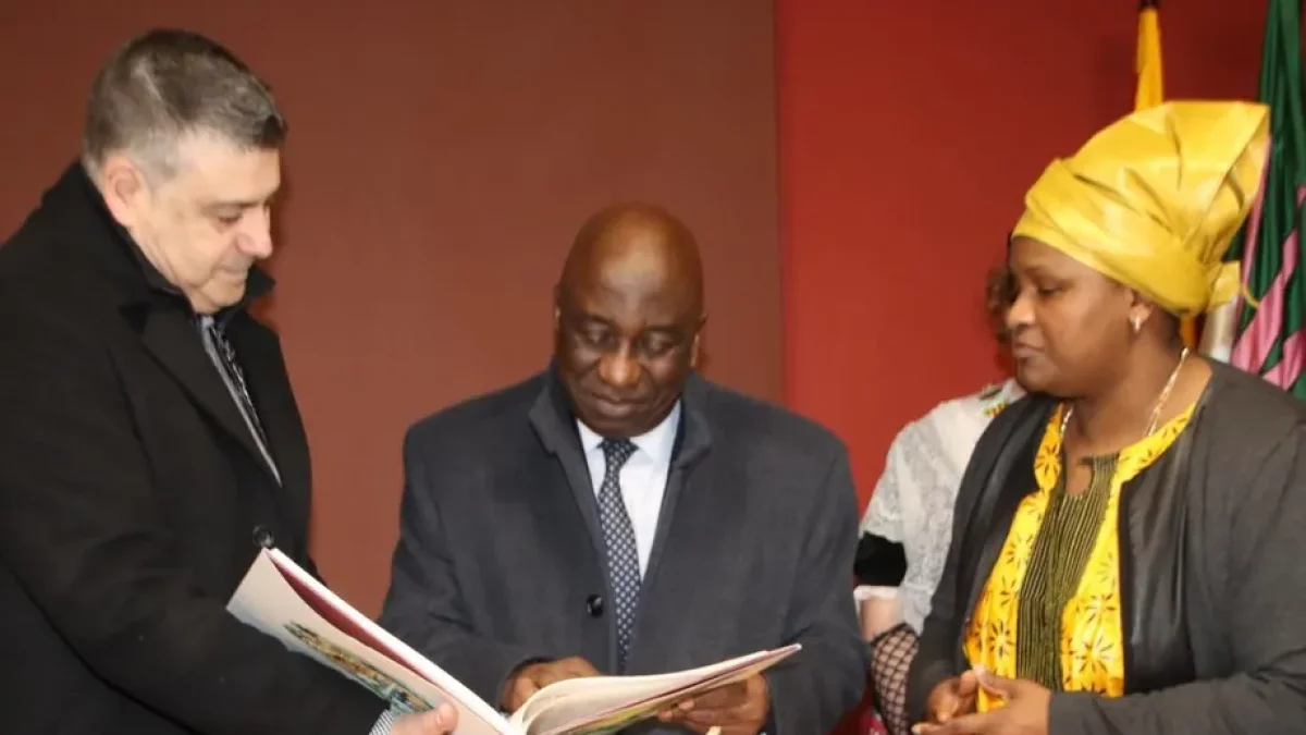 Recepció i visita institucional de l’ambaixador de Guinea Conakry a Espanya - AJUNTAMENT ALMACELLES