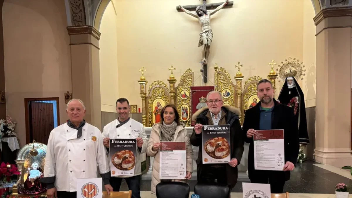 Representants d’entitats, ahir a l’església de la Sang. - N. CODONY