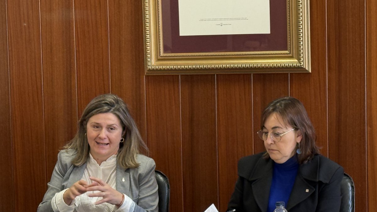 La consellera de Territorio, Sílvia Paneque, ha presentado el anteproyecto de la nueva Ley de alta montaña en el Conselh Generau d'Aran.