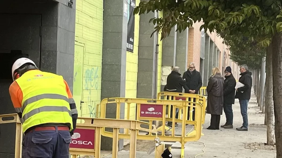 Larrosa i Iglesias van visitar les obres a Vidal i Codina. - PAERIA