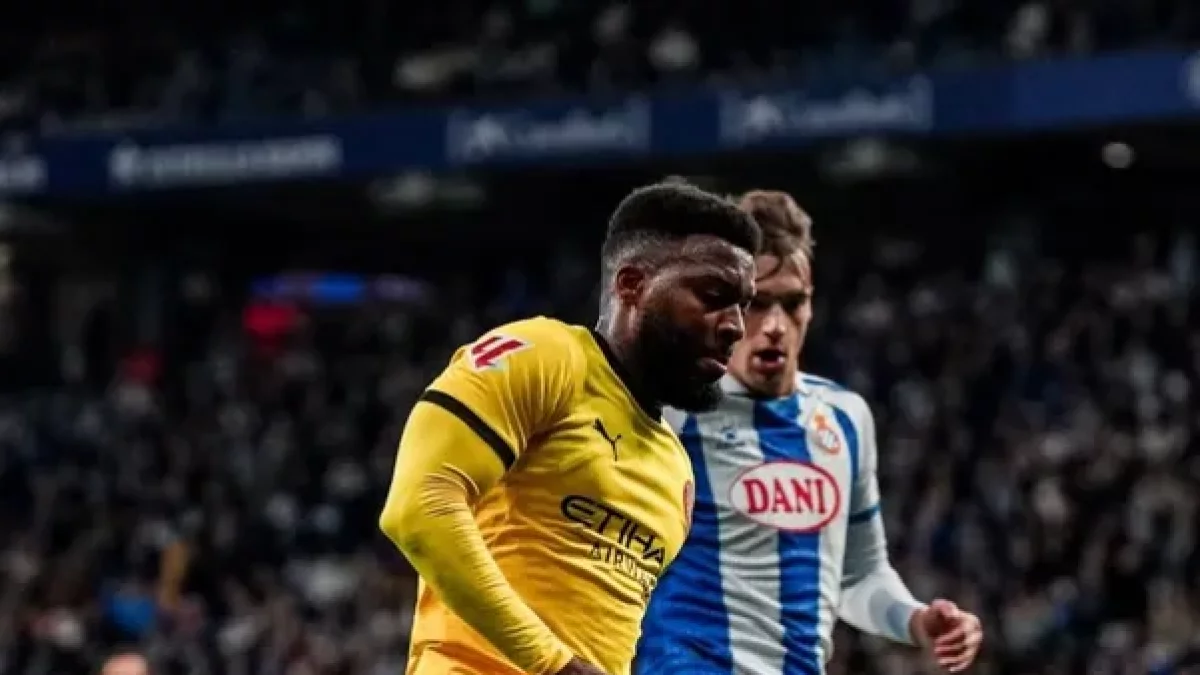 Thomas Lemar, del Girona, perseguido por un jugador del Espanyol. - GIRONA FC