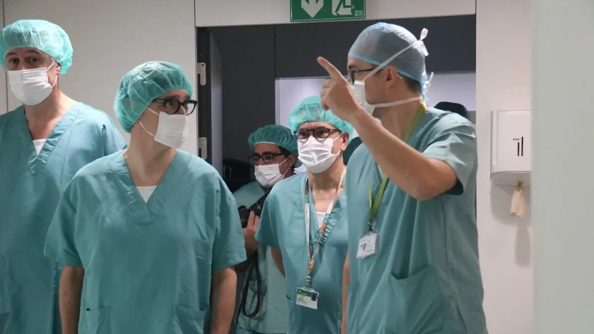 Visita de Salvador Illa a l’ampliació del bloc quirúrgic de l’Hospital Germans Trias. - ACN