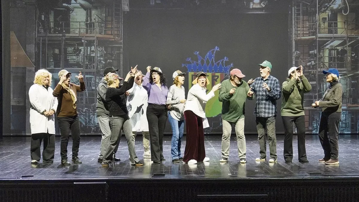 Un dels últims assajos del grup al Teatre Municipal de Balaguer. - PAU PASCUAL