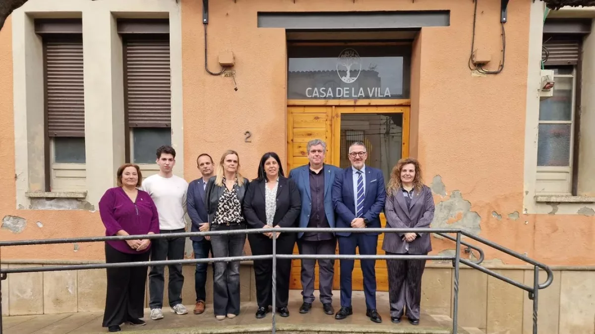 Miquel Sàmper, amb l’alcalde dels Alamús, Toni Bosch, i la delegada del Govern, Núria Gil. - AJUNTAMENT ELS ALAMÚS