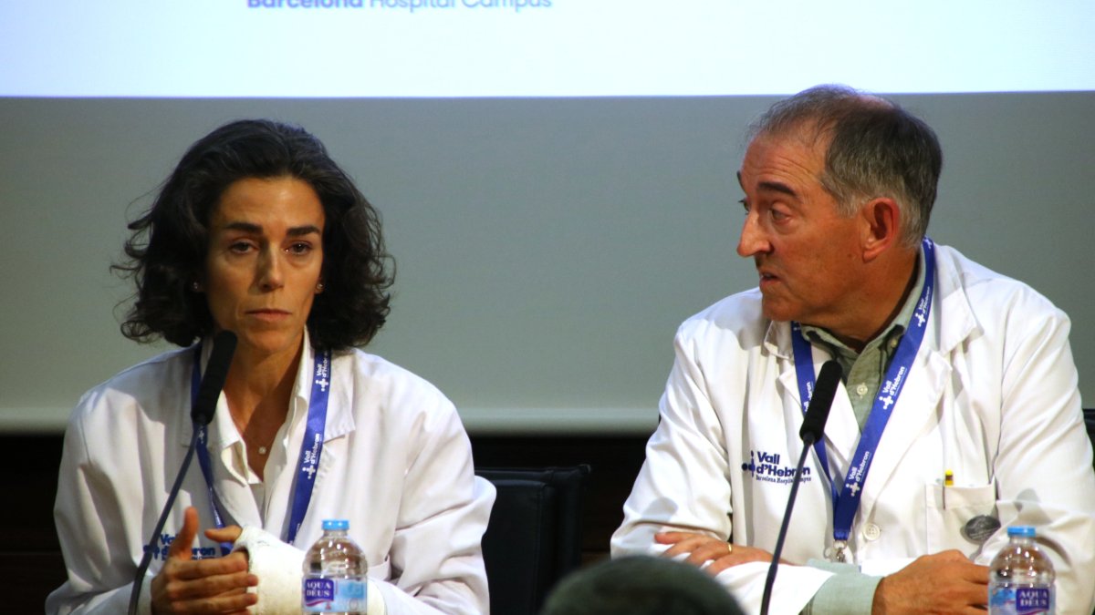 Doctors de la Vall d'Hebron durant de la roda de premsa de diumenge per informar de l'estat del president del Govern.