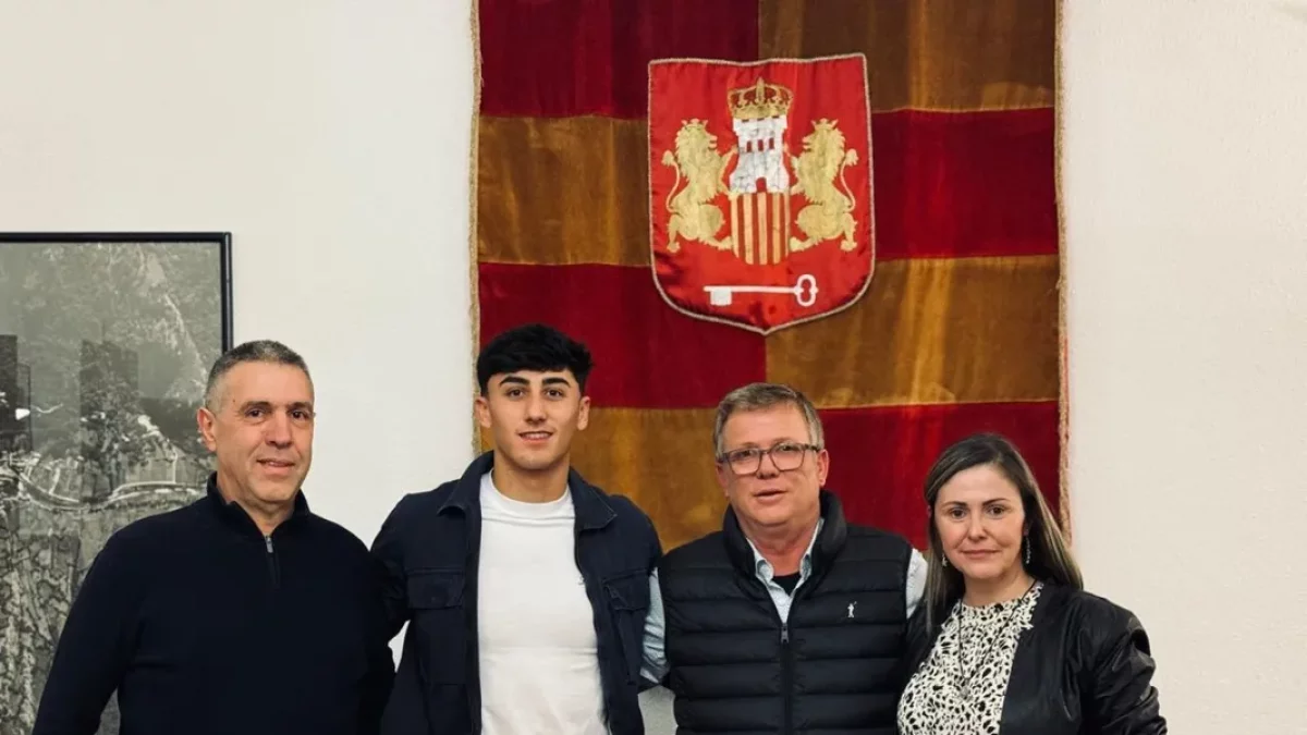 Mari Boya, que este año debutará en F2, fue homenajeado en el ayuntamiento.