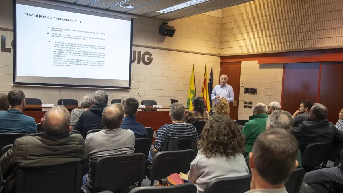 La primera jornada reunió unas 40 personas. - LAIA PEDRÓS