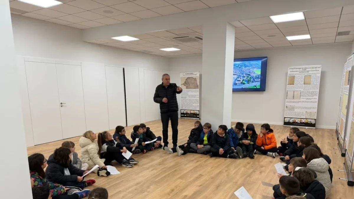 L’alumnat del Francesc Arenes visita el nou ajuntament