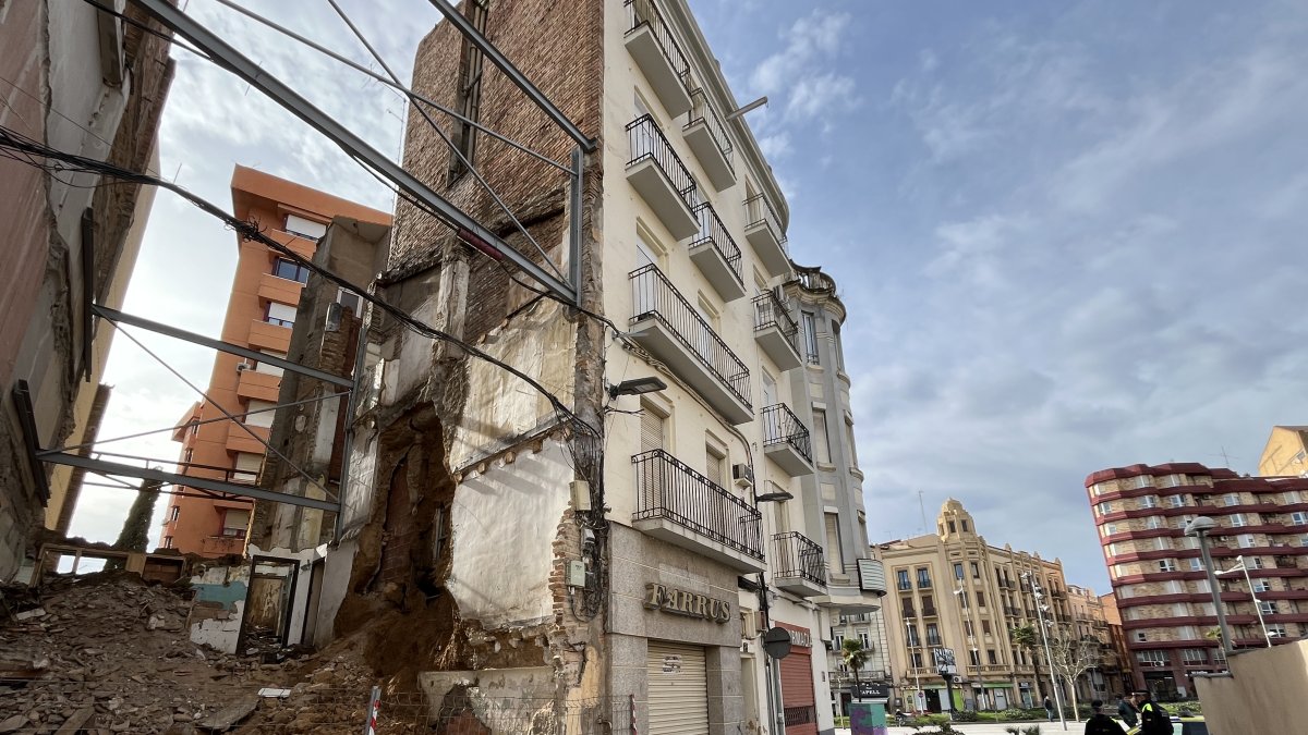 L'edifici desallotjat provisionalment aquest dimecres al carrer Boters de Lleida.