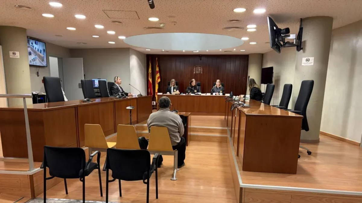 L’acusat, ahir al matí a la banqueta de l’Audiència de Lleida.