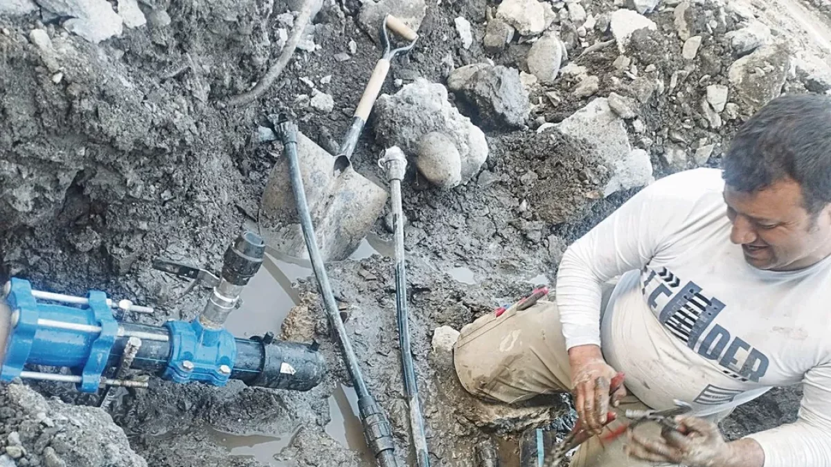 Reparacion d’ua des pèrtes en hilat d’aigua, ua intervencion prioritària entath consistòri. - A.B.