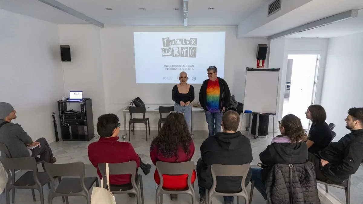 Vista dels alumnes que van assistir ahir a les classes en la segona jornada del taller en l’espai de LleidaJove, al carrer de la Palma. - PAU PASCUAL PRAT