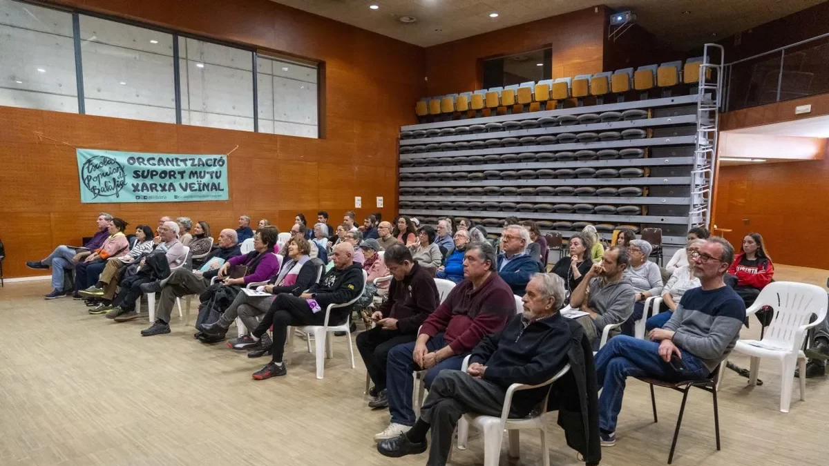 Desenes de veïns van assistir a la xarrada que l’Escola Popular de Balàfia va fer ahir al centre cívic. - S.C.D.