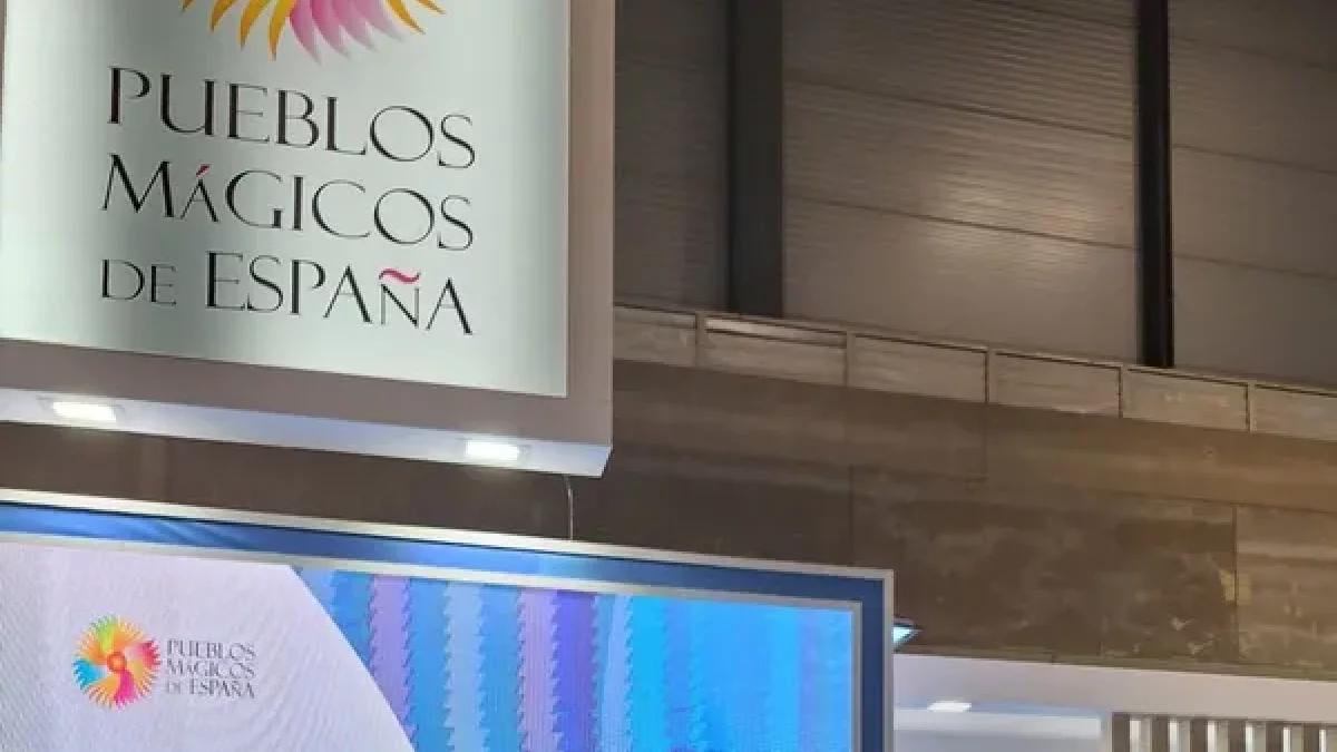 L’alcaldessa, Maria José Erta, rebent el premi a FITUR. - A. VILALLER