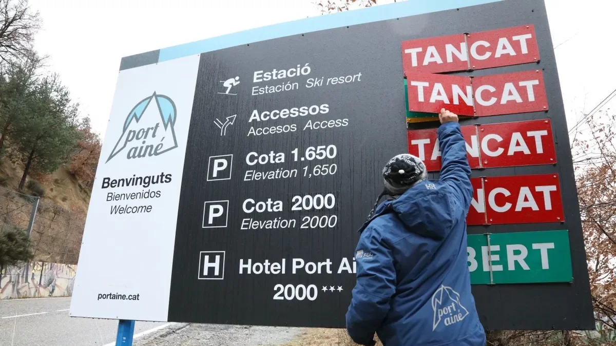 L’estació d’esquí de Rialp va haver de tancar per l’acumulació de neu als accessos. - M.P.