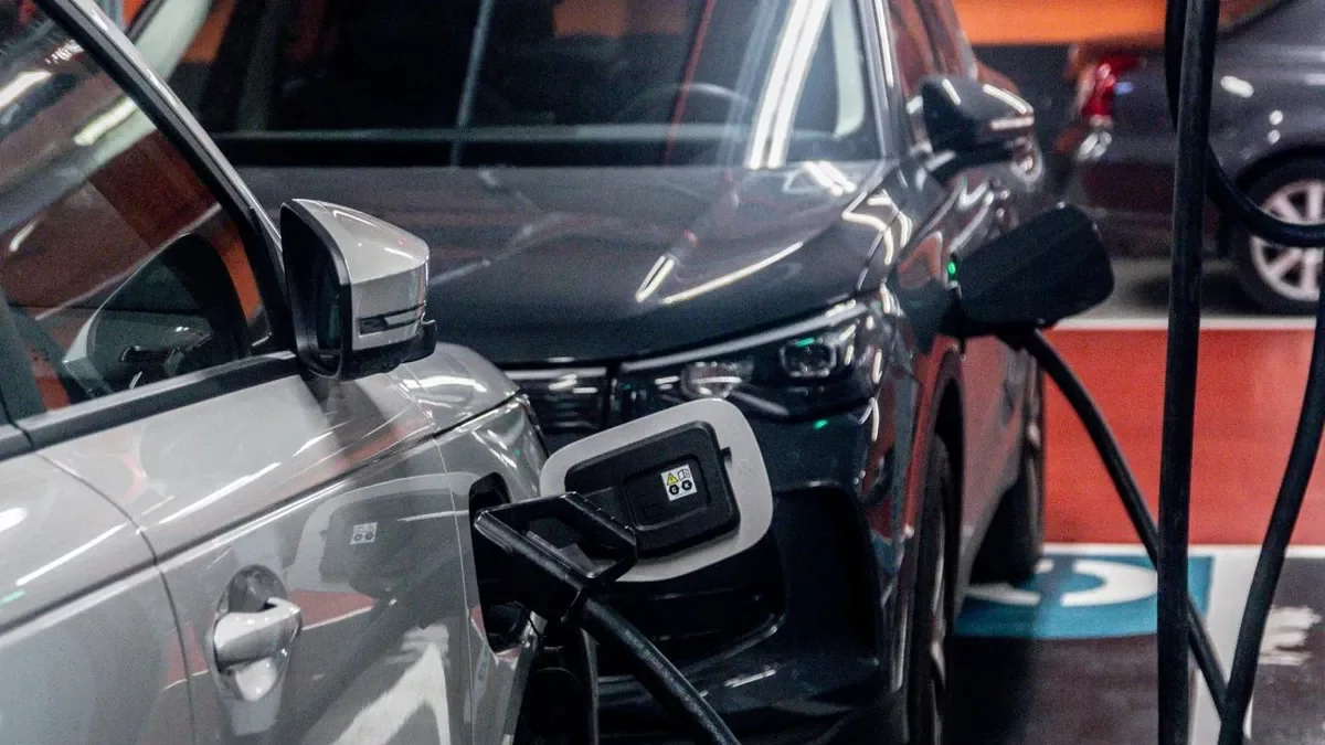 Durant el 2025 es van matricular més de 1.500 cotxes elèctrics a la província de Lleida. - EUROPA PRESS