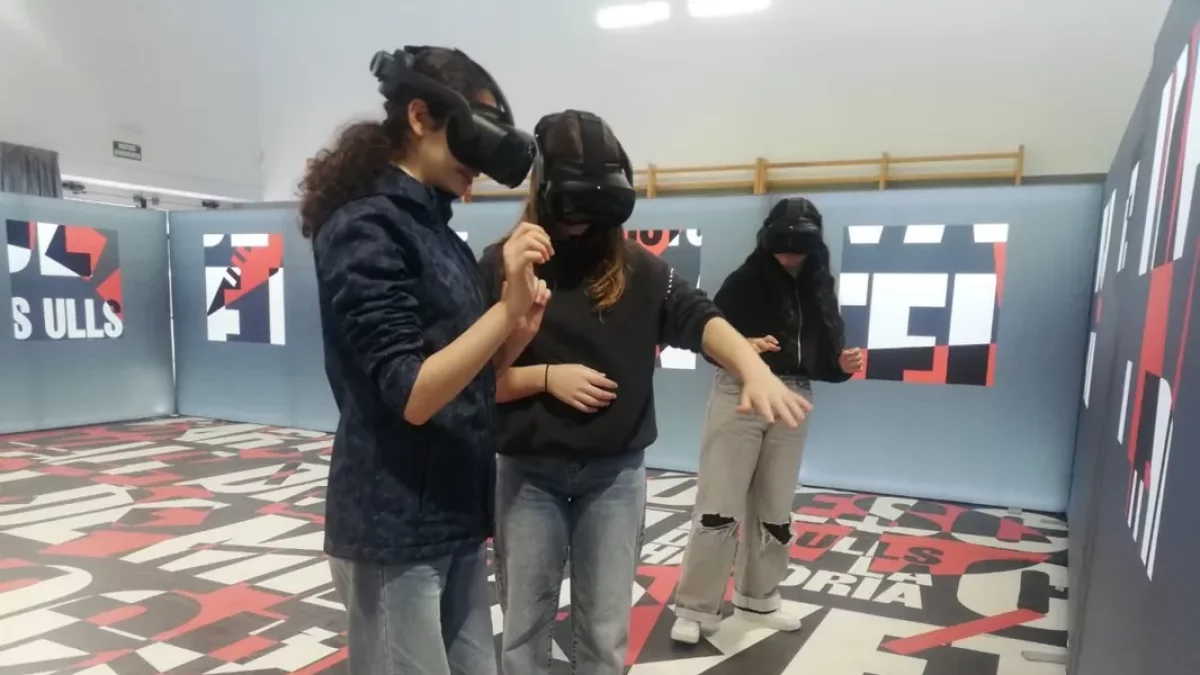 Alumnes de l’Institut Joan Solà de Torrefarrera van participar ahir en el projecte ‘Els Ulls de la Història’. - GENERALITAT