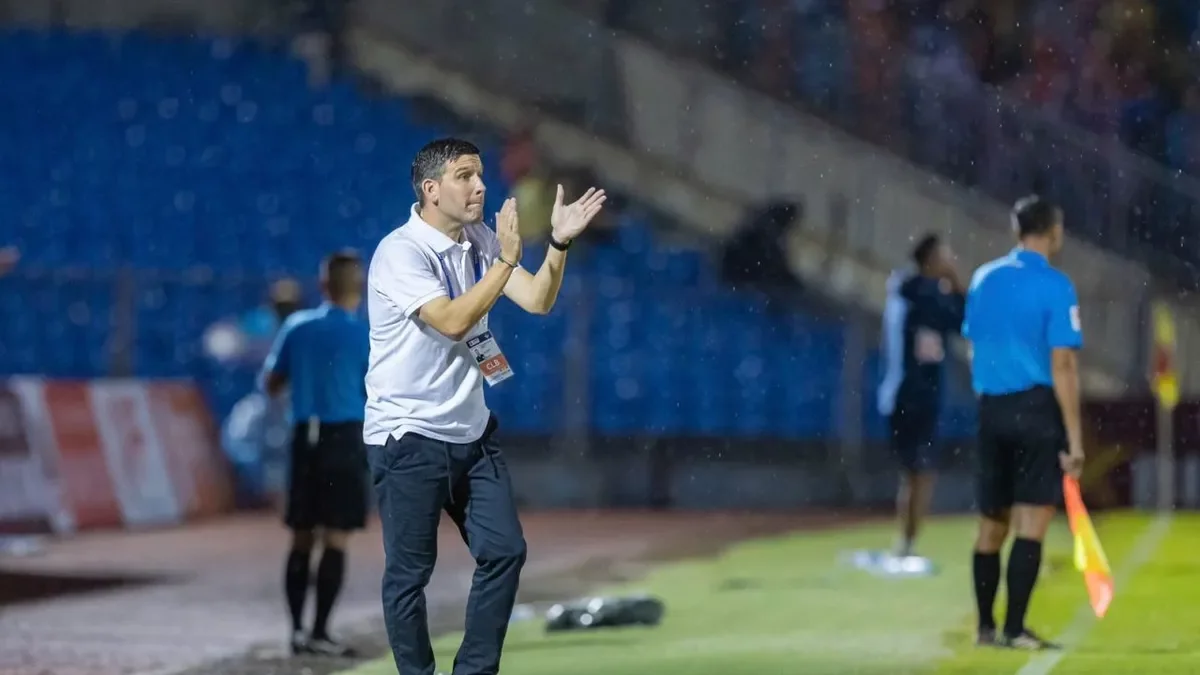Gerard Albadalejo, en un partit al Ninh Binh Arena.