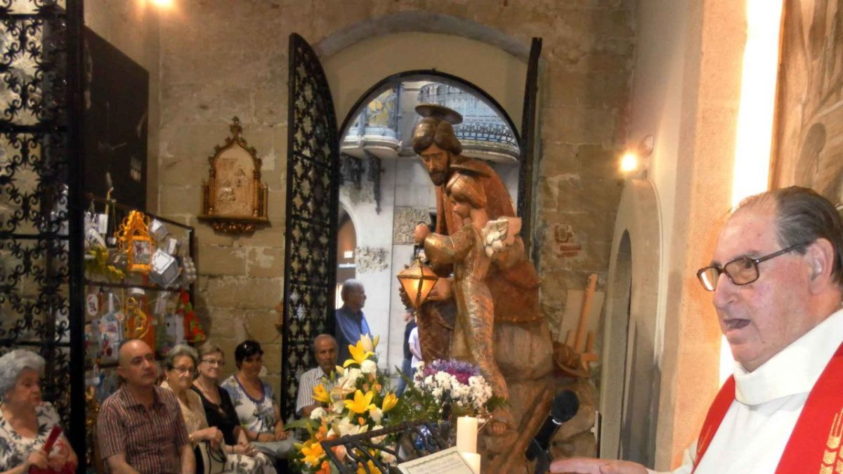 El funeral por mosén Moré se hará este jueves en la Catedral.