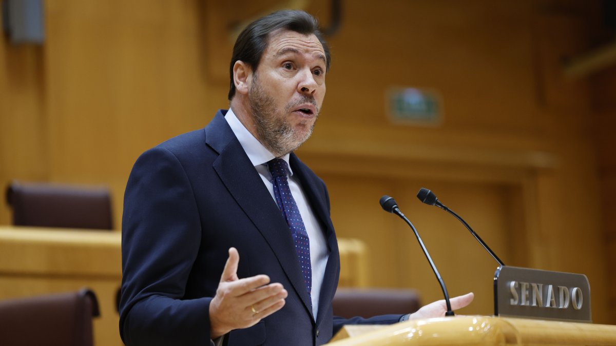 El ministro de Transportes, Óscar Puente, comparece en el Senado a petición del PP para dar cuenta de los accidentes ferroviarios en Adamuz y Gelida.