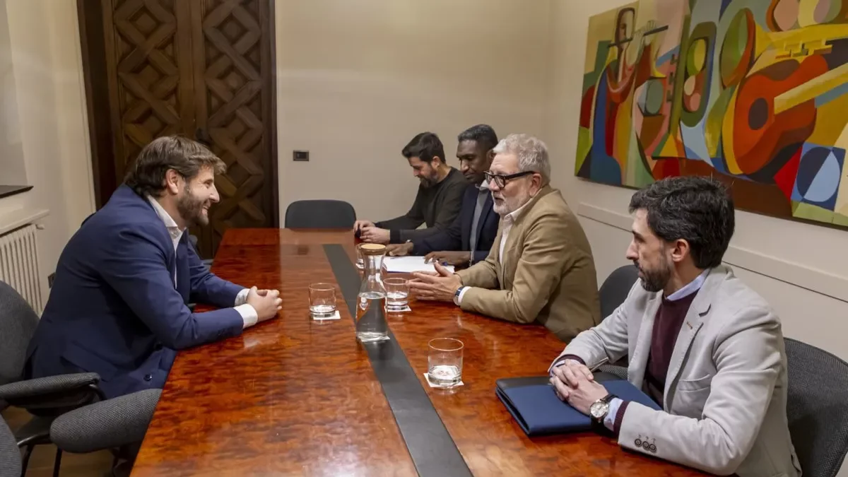 Imatge de la reunió ahir a la Paeria. - JORDI ECHEVARRIA
