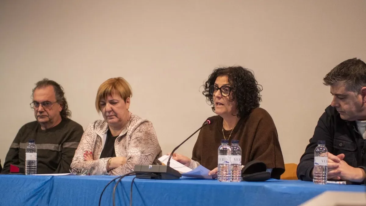 Olivart intervino ante el resto de los concejales, que le mostraron su apoyo y evidenciaron su tristeza. - PAU PASCUAL PRAT