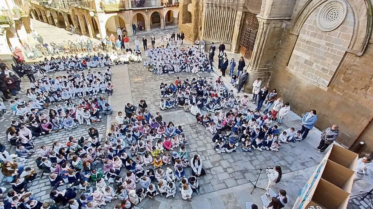 A Agramunt, nens i nenes van participar en actes per la pau. - INS RIBERA DE SIÓ