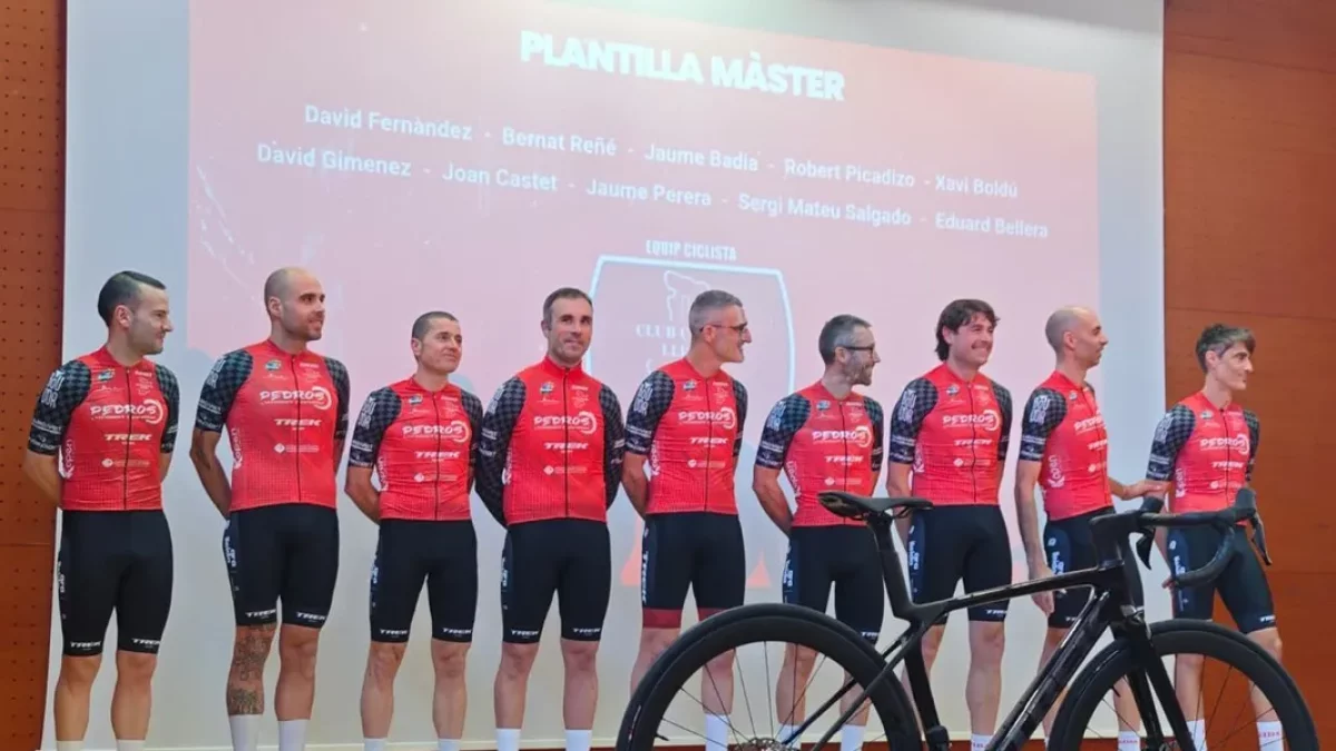 Alguns dels ciclistes del club, ahir durant la presentació. - DIPUTACIÓ DE LLEIDA