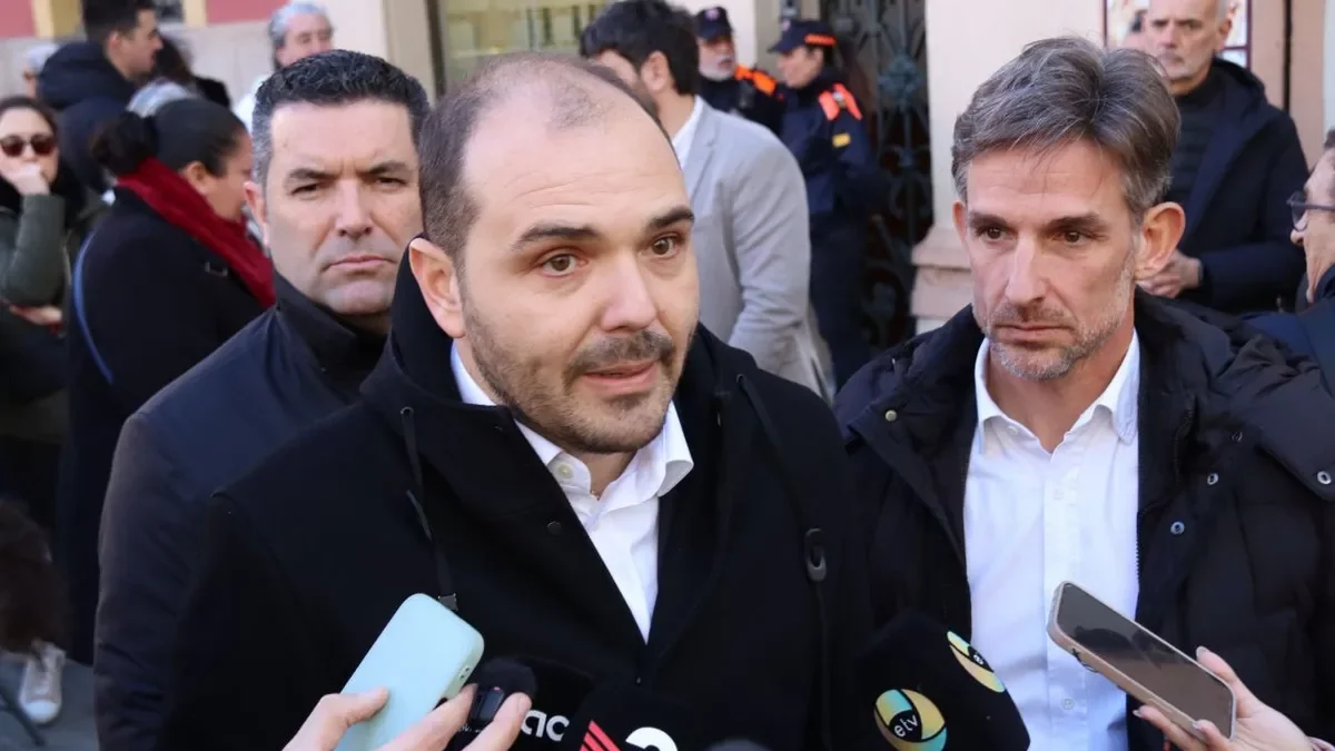 Albert Dalmau atenent els mitjans a Molins de Rei. - ACN